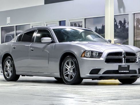 Used 2014 Dodge Charger SE image 6