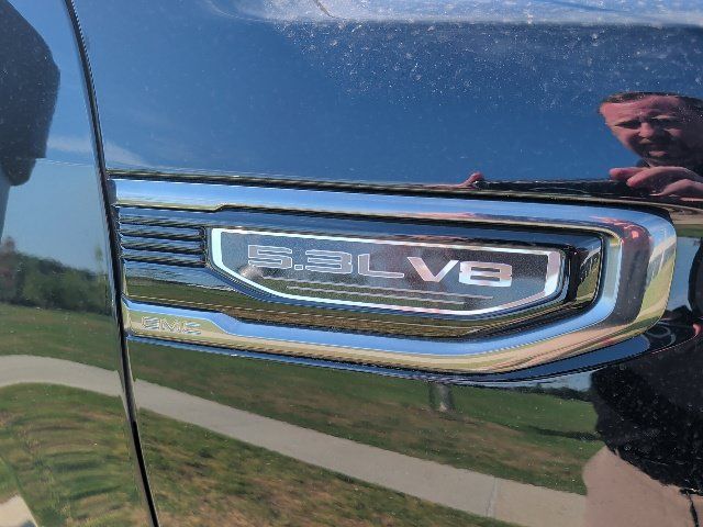 Used 2021 GMC Sierra 1500 AT4 w/ AT4 Value Package AWD/4WD image 9