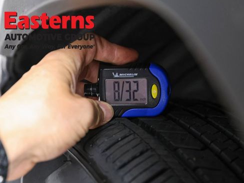 Used 2021 Toyota RAV4 XLE AWD/4WD image 26