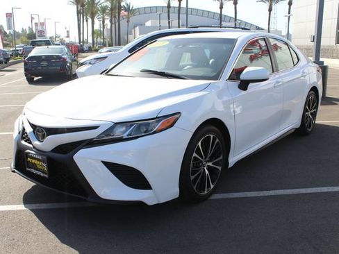 Used 2018 Toyota Camry SE FWD image 5