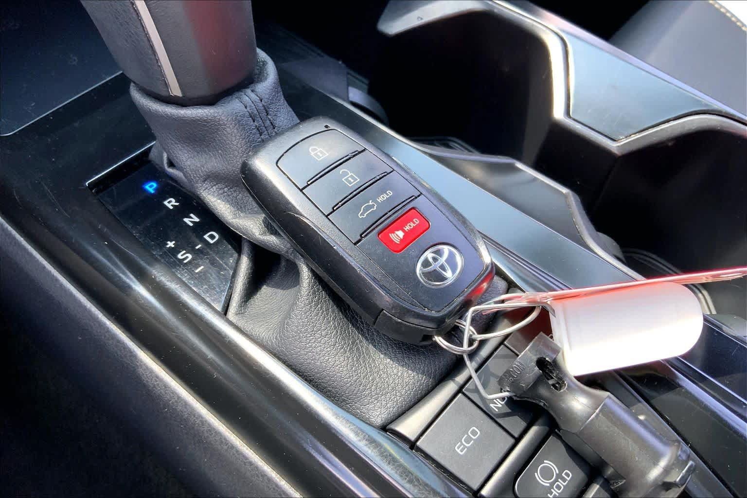 Used 2025 Toyota Camry SE FWD image 14