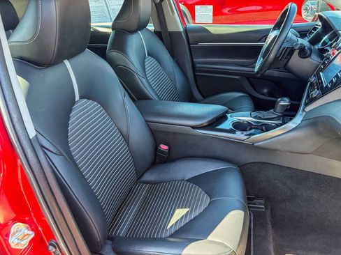 Used 2020 Toyota Camry SE w/ Convenience Package FWD image 15