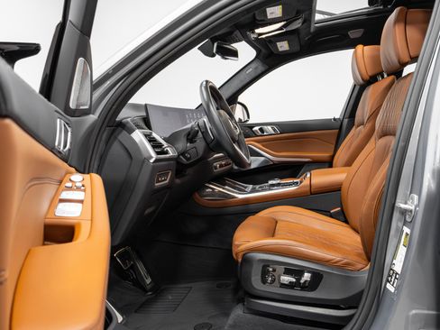 Used 2024 BMW X7 M60i w/ Executive Package image 5