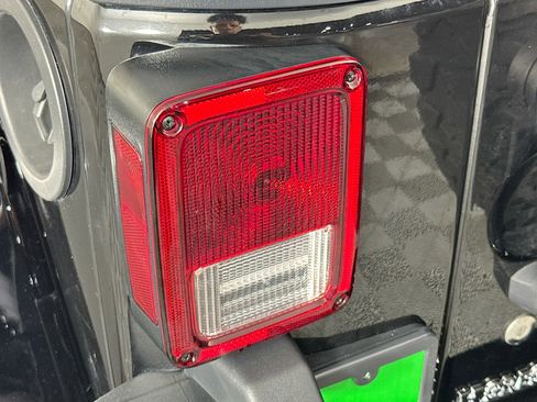 Used 2017 Jeep Wrangler Unlimited Sahara w/ Dual Top Group image 33