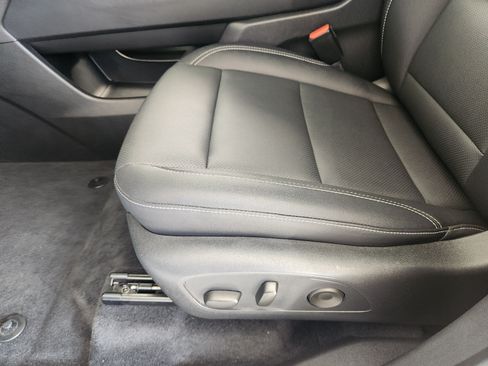 Certified 2025 Chevrolet Traverse LT FWD image 25