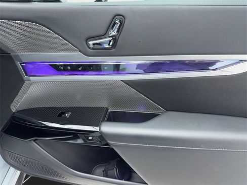 Used 2023 BMW 740i image 51