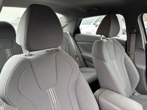 Used 2024 Hyundai Elantra SEL image 24