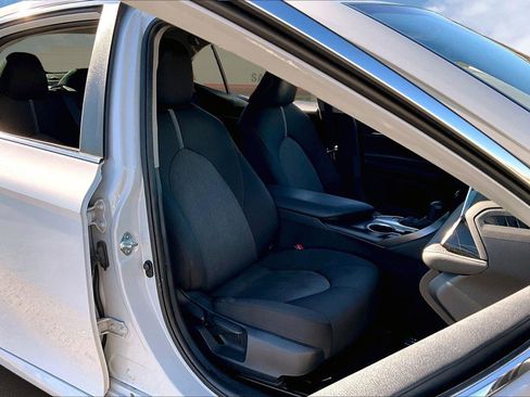 Used 2022 Toyota Camry LE image 7