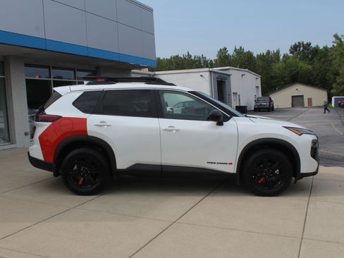 Used 2025 Nissan Rogue SV AWD/4WD image 5