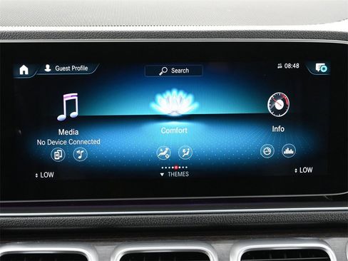 Used 2022 Mercedes-Benz GLE 350 4MATIC w/ Premium Package image 12