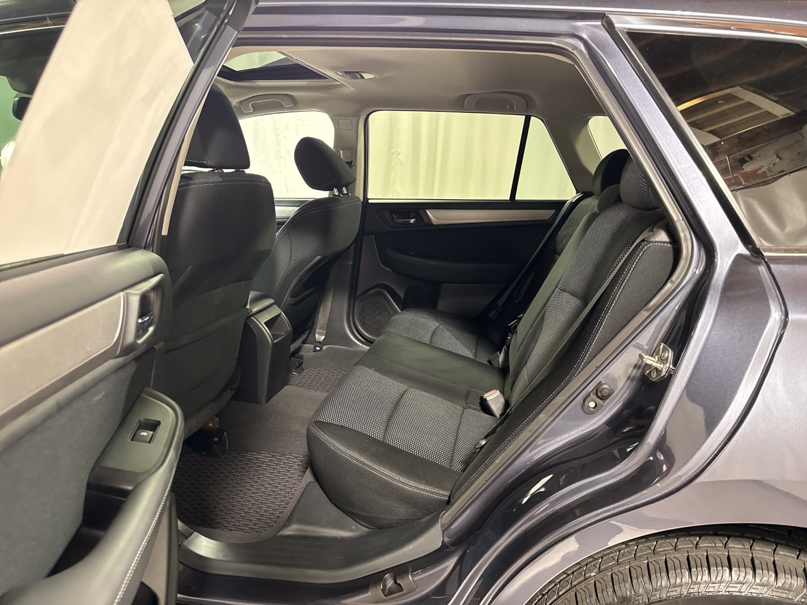 Used 2016 Subaru Outback 2.5i Premium AWD/4WD image 4