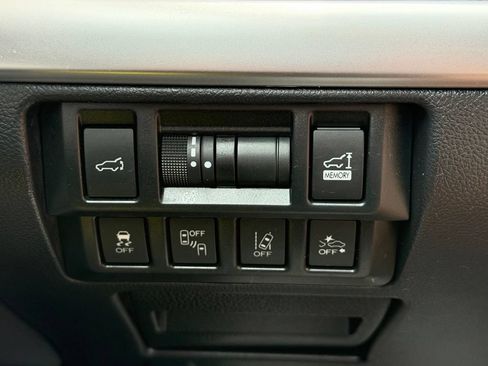 Used 2018 Subaru Outback 2.5i Limited AWD/4WD image 16