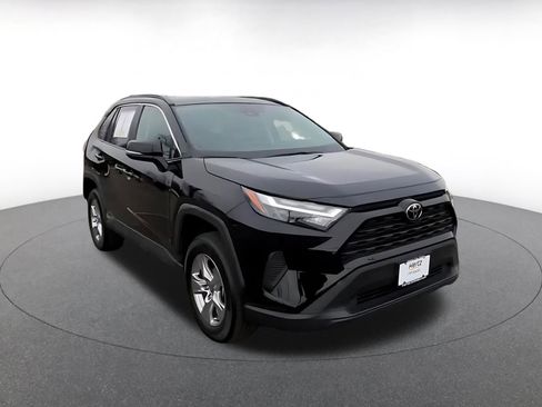 Used 2025 Toyota RAV4 XLE image 3