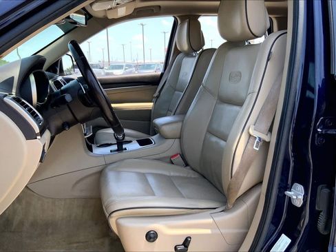 Used 2015 Jeep Grand Cherokee Overland w/ Advanced Technology Group RWD image 8