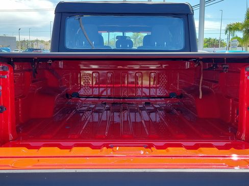 Used 2023 Jeep Gladiator Sport image 12