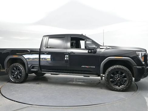 Used 2024 GMC Sierra 3500 AT4 w/ AT4 Premium Plus Package AWD/4WD image 3