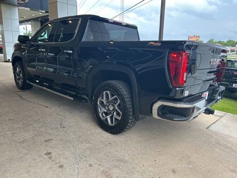 Used 2023 GMC Sierra 1500 SLT w/ SLT Premium Package AWD/4WD image 5