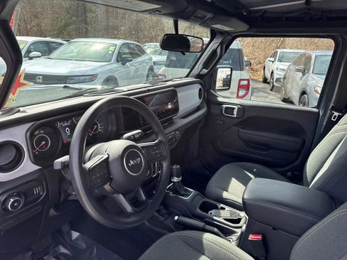 Used 2025 Jeep Wrangler Sport image 13
