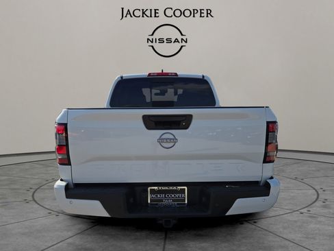 New 2025 Nissan Frontier SV w/ SV Convenience Package image 4