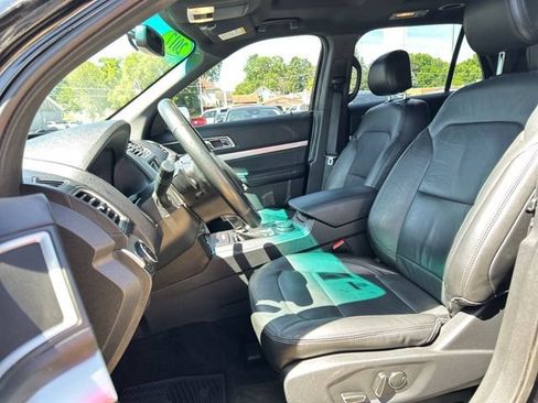 Used 2017 Ford Explorer XLT w/ Equipment Group 202A AWD/4WD image 29