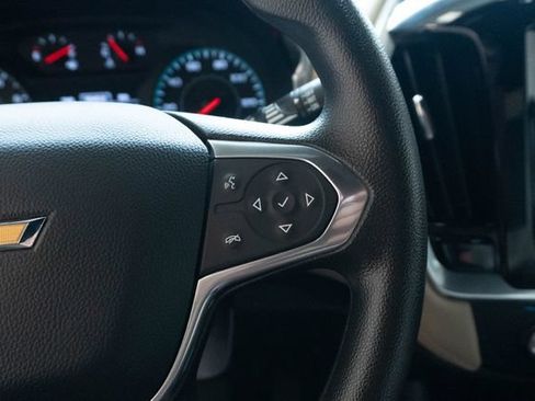 Used 2023 Chevrolet Traverse LS FWD image 21