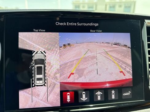 Used 2025 Chrysler Pacifica Pinnacle FWD image 17
