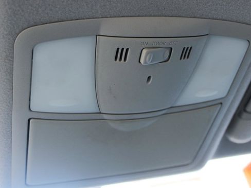 Used 2014 Nissan Quest S image 32