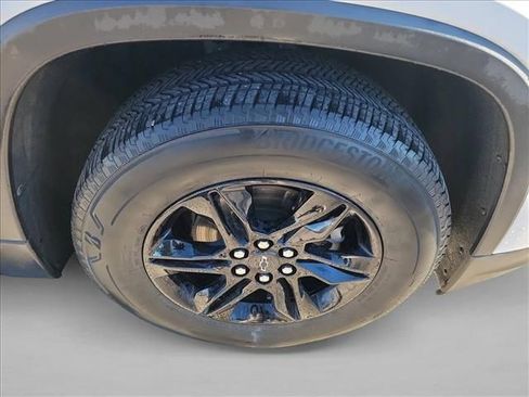 Used 2023 Chevrolet Traverse LT FWD image 10