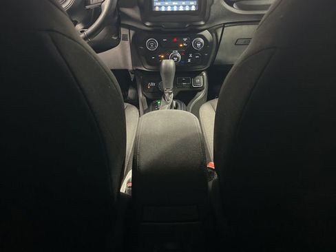 Used 2021 Jeep Renegade Latitude w/ Convenience Group AWD/4WD image 34