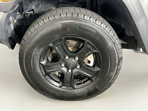 Used 2018 Jeep Wrangler Unlimited Sport AWD/4WD image 11