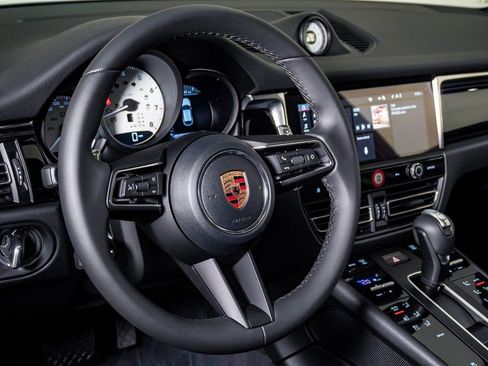 New 2026 Porsche Macan image 18