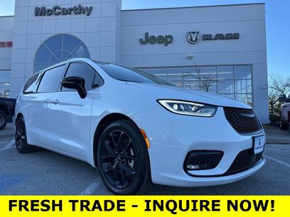 Used 2024 Chrysler Pacifica Touring-L w/ S Appearance Package