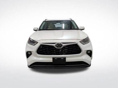 Used 2021 Toyota Highlander XLE image 11