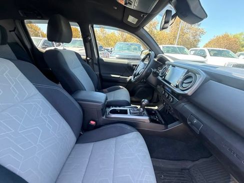 Used 2021 Toyota Tacoma TRD Off-Road w/ Technology Package RWD image 8