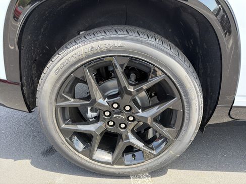 New 2026 Chevrolet Traverse RS w/ LPO, Floor Liner Package FWD image 18