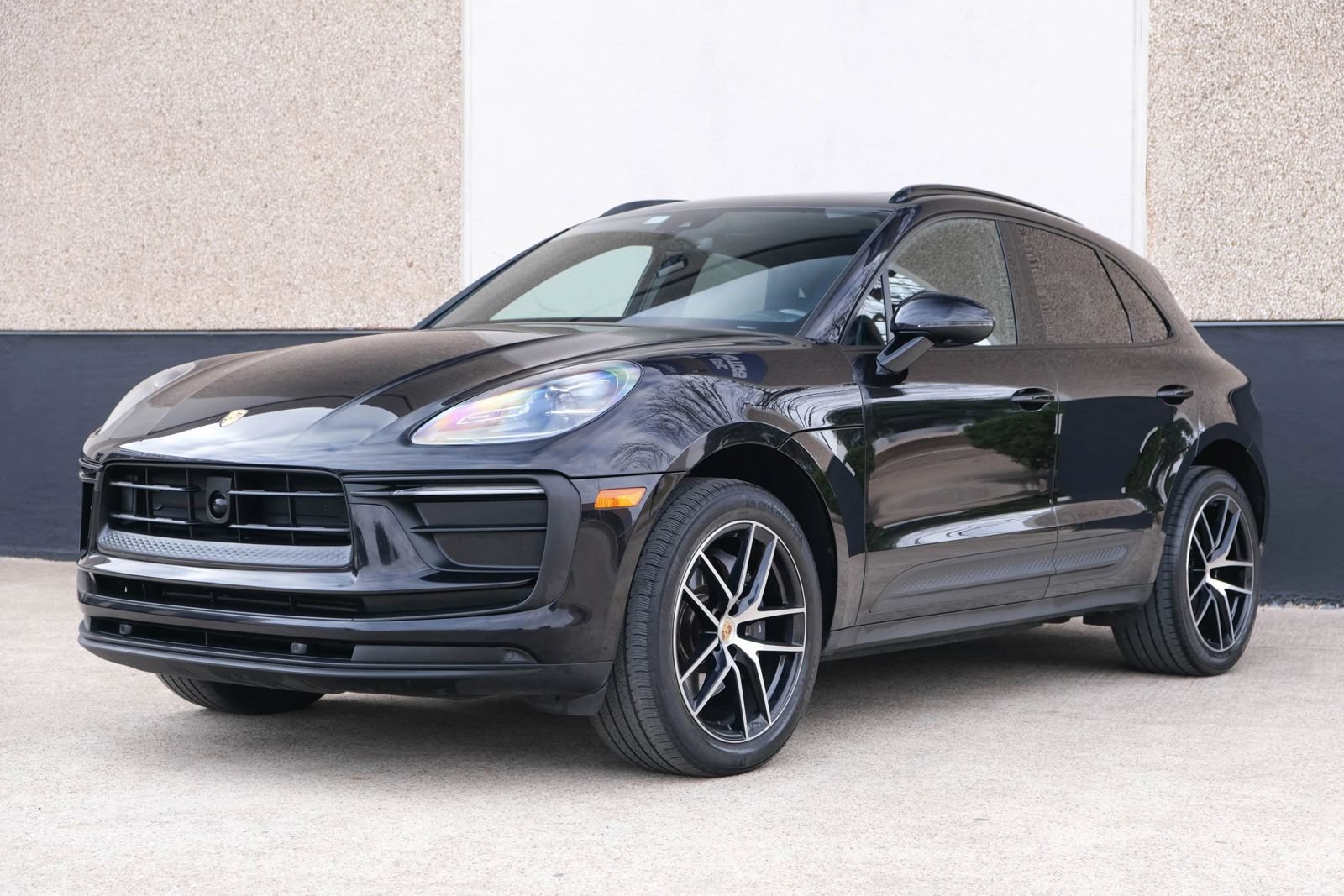 Used 2022 Porsche Macan w/ Premium Package Plus AWD/4WD image 5