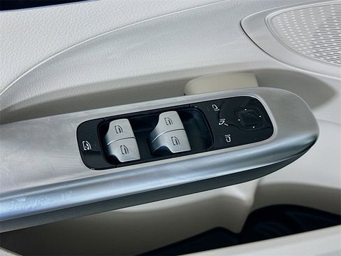 Used 2023 Mercedes-Benz C 300 4MATIC Sedan image 24