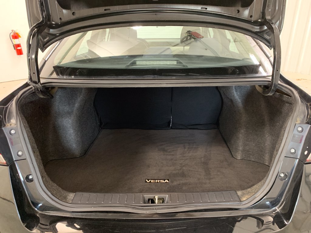 Used 2020 Nissan Versa SV FWD image 20