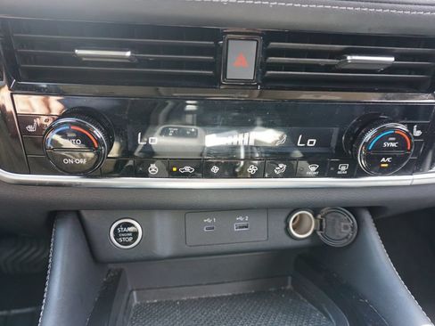 Used 2023 Nissan Rogue SL FWD image 12