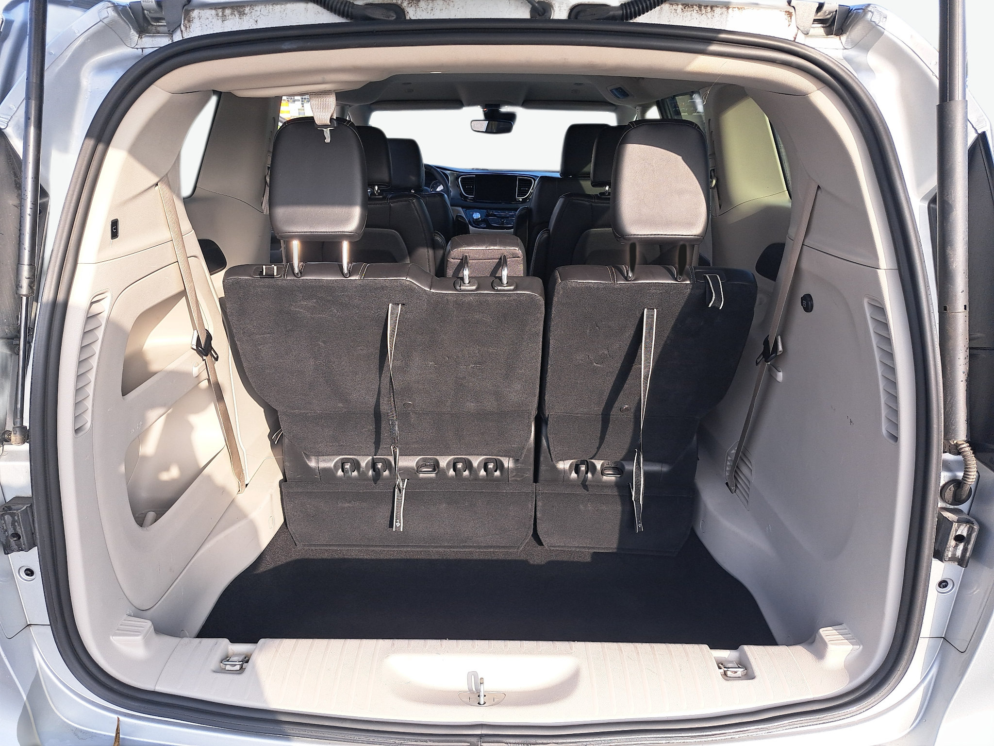 Used 2024 Chrysler Pacifica Touring-L FWD image 14
