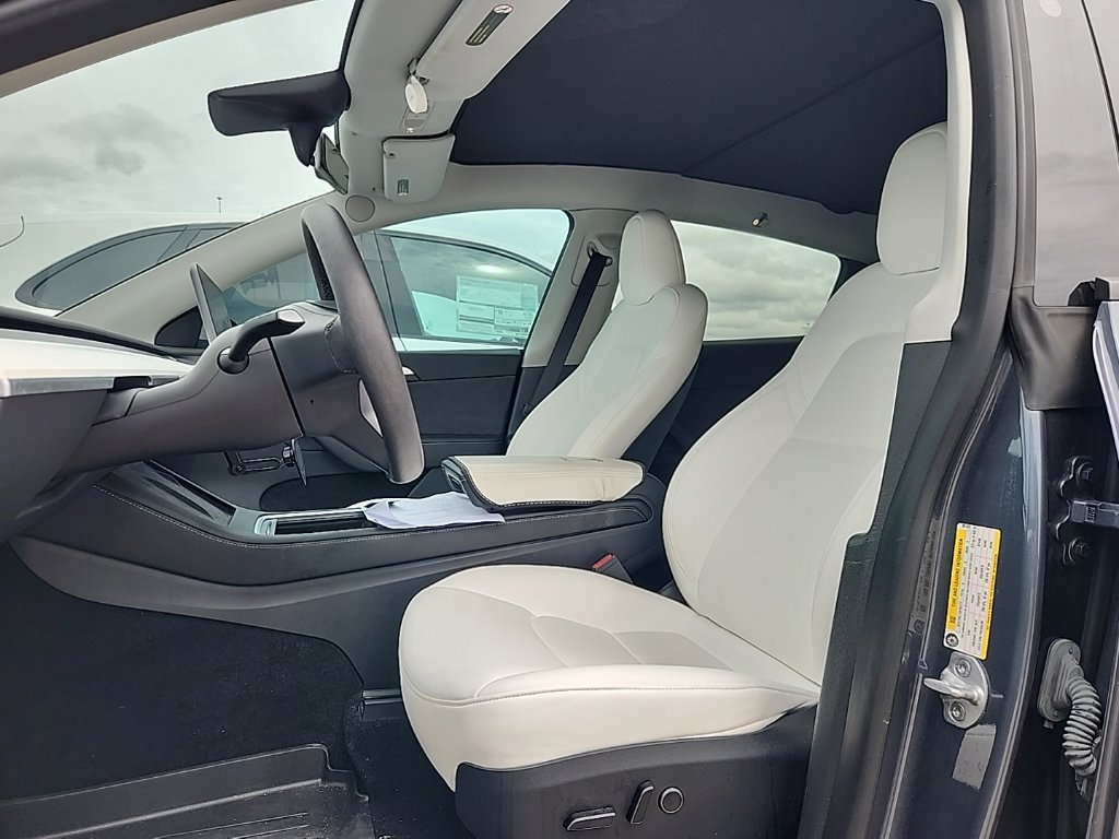 Used 2023 Tesla Model Y Long Range AWD/4WD image 2