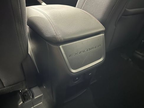 Used 2025 Ford Explorer Active AWD/4WD image 44