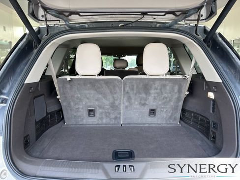 Used 2020 Lincoln Aviator 2WD image 9