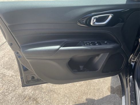 New 2025 Jeep Compass Latitude w/ Altitude Special Edition image 11