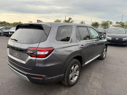 Used 2025 Honda Pilot EX-L image 7