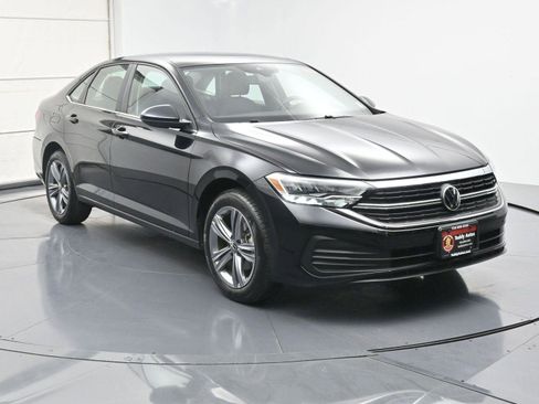 Used 2023 Volkswagen Jetta SE w/ Panoramic Sunroof Package image 25