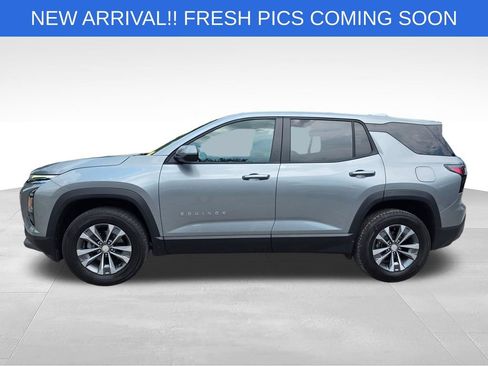 Used 2026 Chevrolet Equinox LT FWD image 3