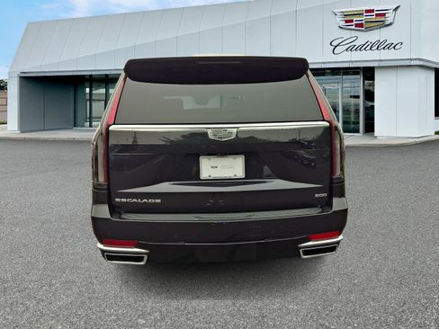 Certified 2022 Cadillac Escalade Premium Luxury Platinum w/ Heavy-Duty Trailer Package AWD/4WD image 4