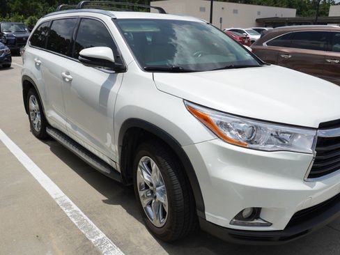 Used 2015 Toyota Highlander Limited FWD image 3