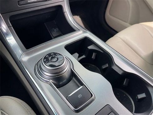 Used 2022 Ford Edge Titanium image 18